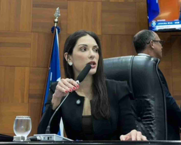 Janaina Riva propõe fim da cobrança de 14% sobre aposentados do Estado